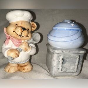 Salt & Peppe‎ Shakers